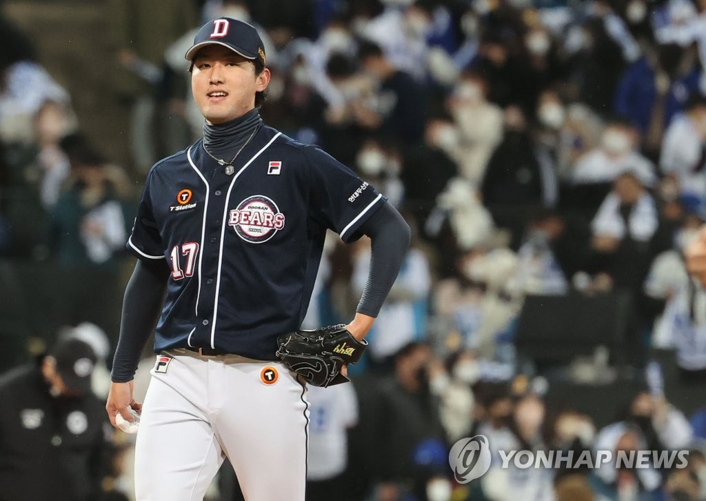 Hong Geon-hui of the Doosan Bears returns to the dugout after retiring the side against the Samsung Lions in the bottom of the sixth inning during Game 1 of the second round in the Korea Baseball Organization postseason at Daegu Samsung Lions Park in Daegu, some 300 kilometers southeast of Seoul, on Nov. 9, 2021. (Yonhap)
