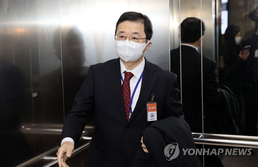 외교부로 초치 되는 일본 공보문화원장