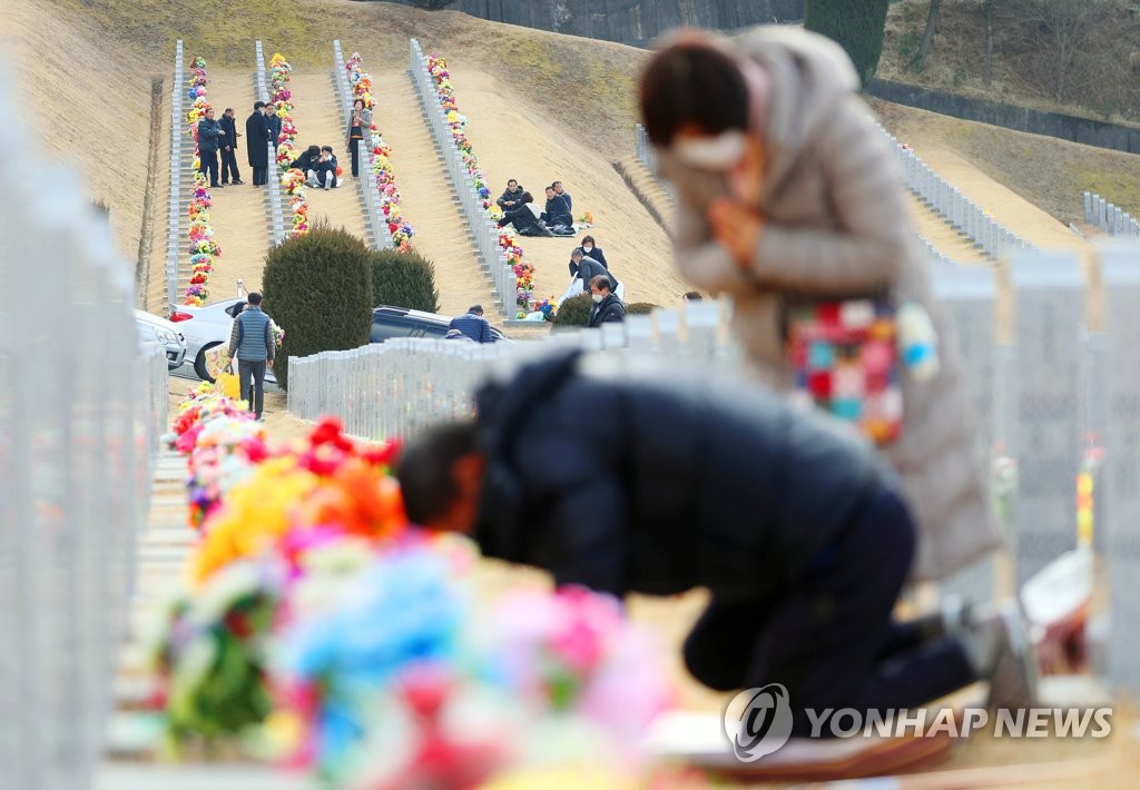 National cemetery ahead of Seol National cemetery ahead of Seol