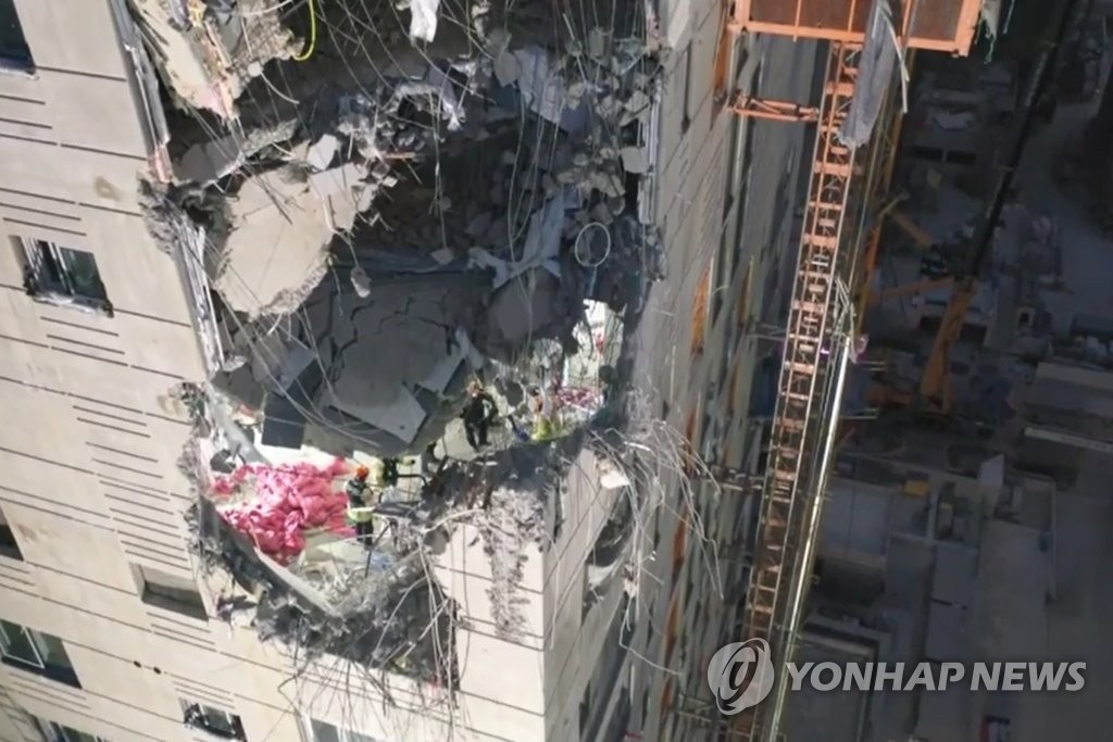붕괴 사고 2주째...22층 집중 수색