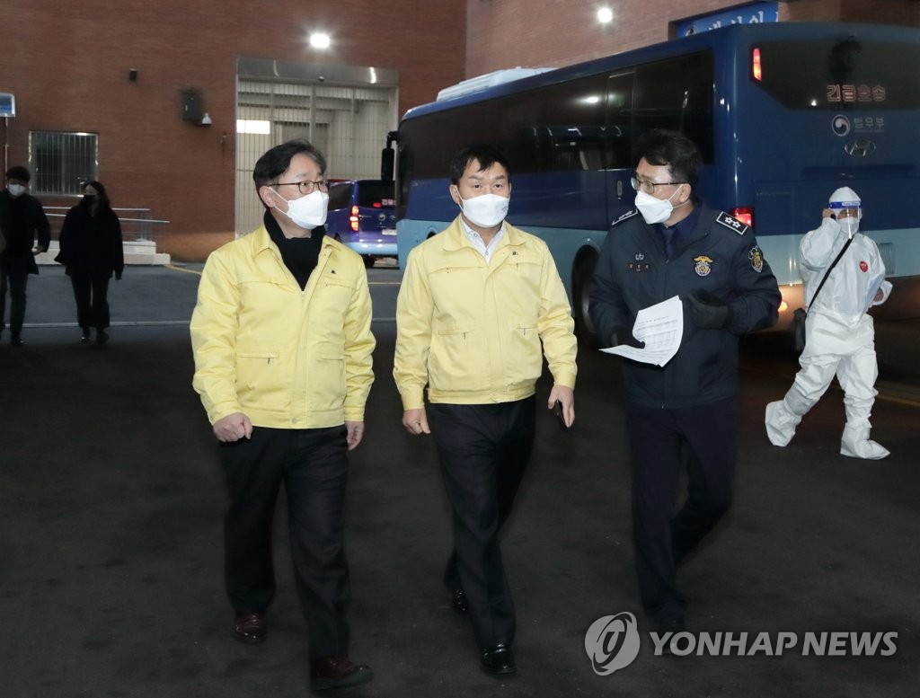박범계 장관, 수용자 이송현장 점검