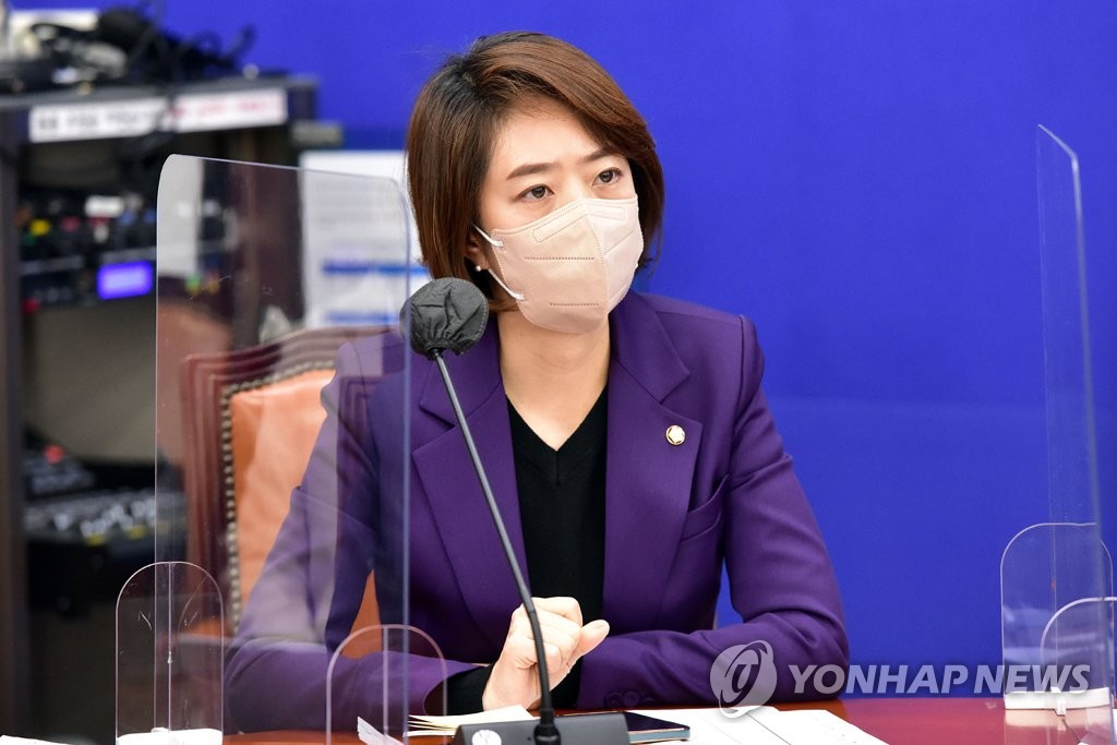 발언하는 고민정 원내 전략 부대표