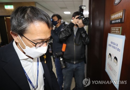 회의 참석하는 박주민 법사위 제1소위원장
