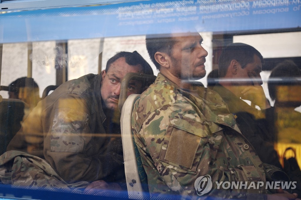 친러 지역으로 이송된 아조우스탈 제철소 우크라 군인들