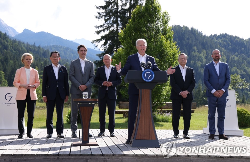 글로벌 인프라 투자계획 언급하는 바이든
