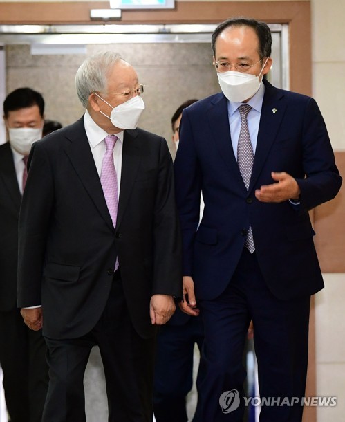 경제부총리와 경총 회장