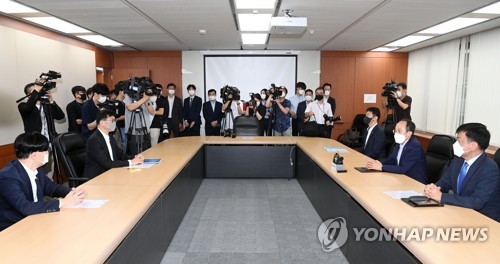 금융당국 조찬간담회 주재하는 추경호 부총리
