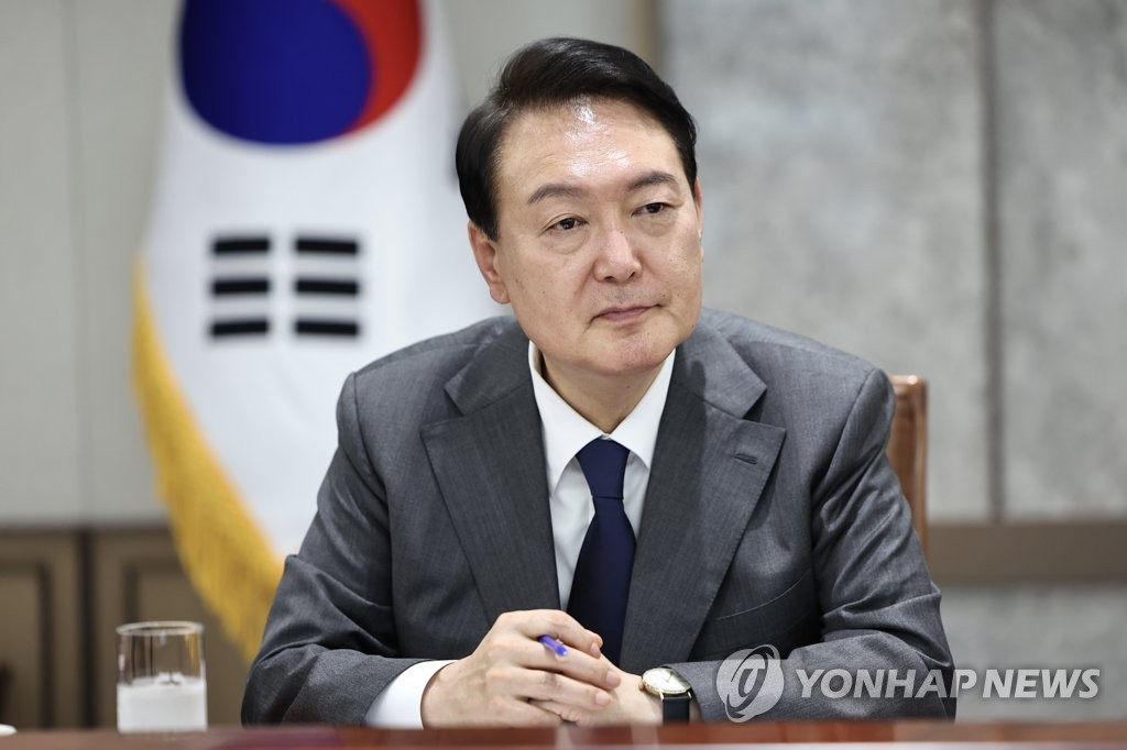 대통령실, 尹 외가6촌 근무에 "공적업무…비선 표현 악의적"