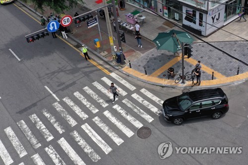 '오늘부터 우회전하기 전 일시 정지'
