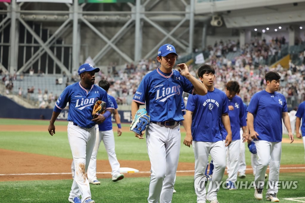 In this file photo from July 22, 2022, Samsung Lions players walk off the field after losing to the Kiwoom Heroes 3-2 in their Korea Baseball Organization regular season game at Gocheok Sky Dome in Seoul. (Yonhap)