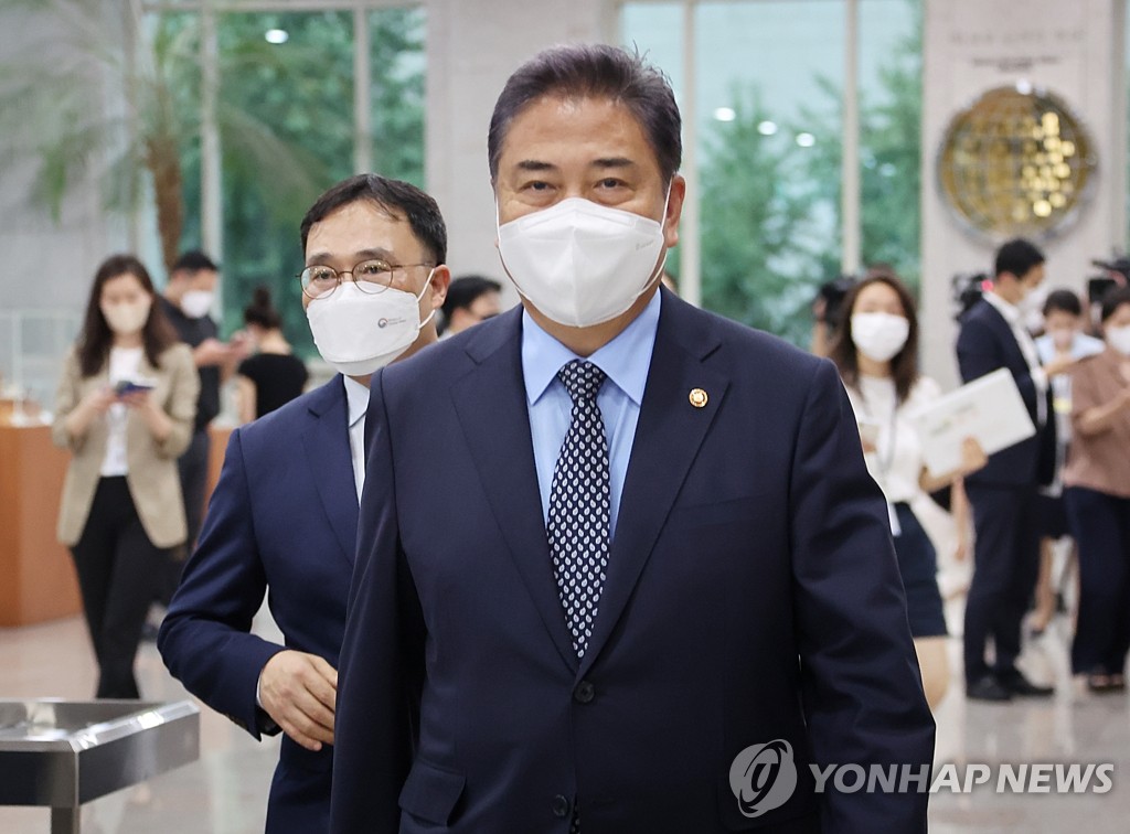 중국 출발하는 박진 장관