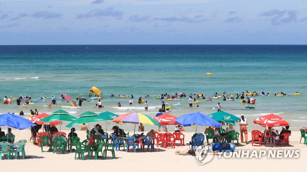 폭염경보 내린 제주 해변