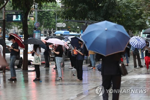 우산 쓰고 퇴근