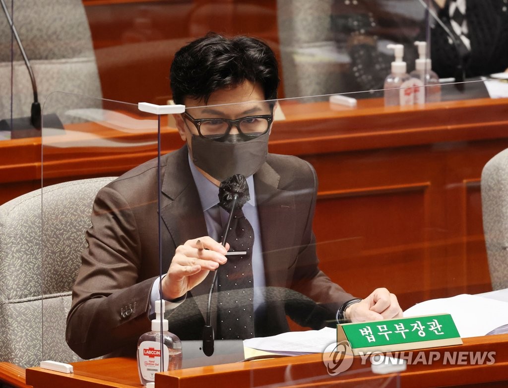 답변하는 한동훈 법무부 장관