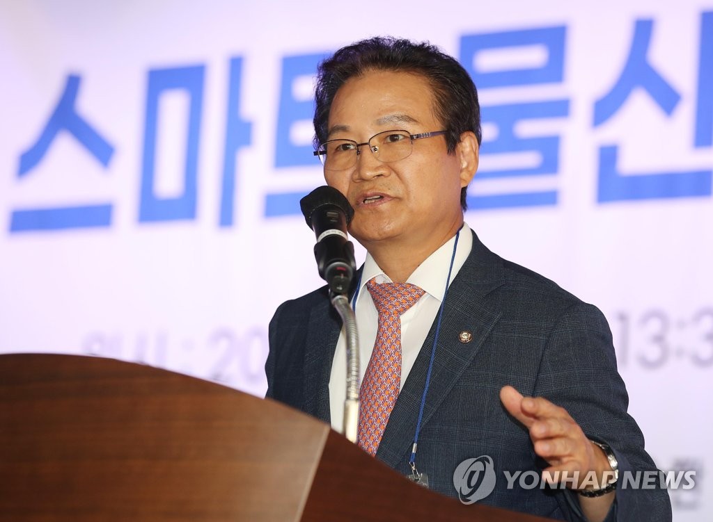 스마트 물산업 토론회 개회사 하는 김용판 의원