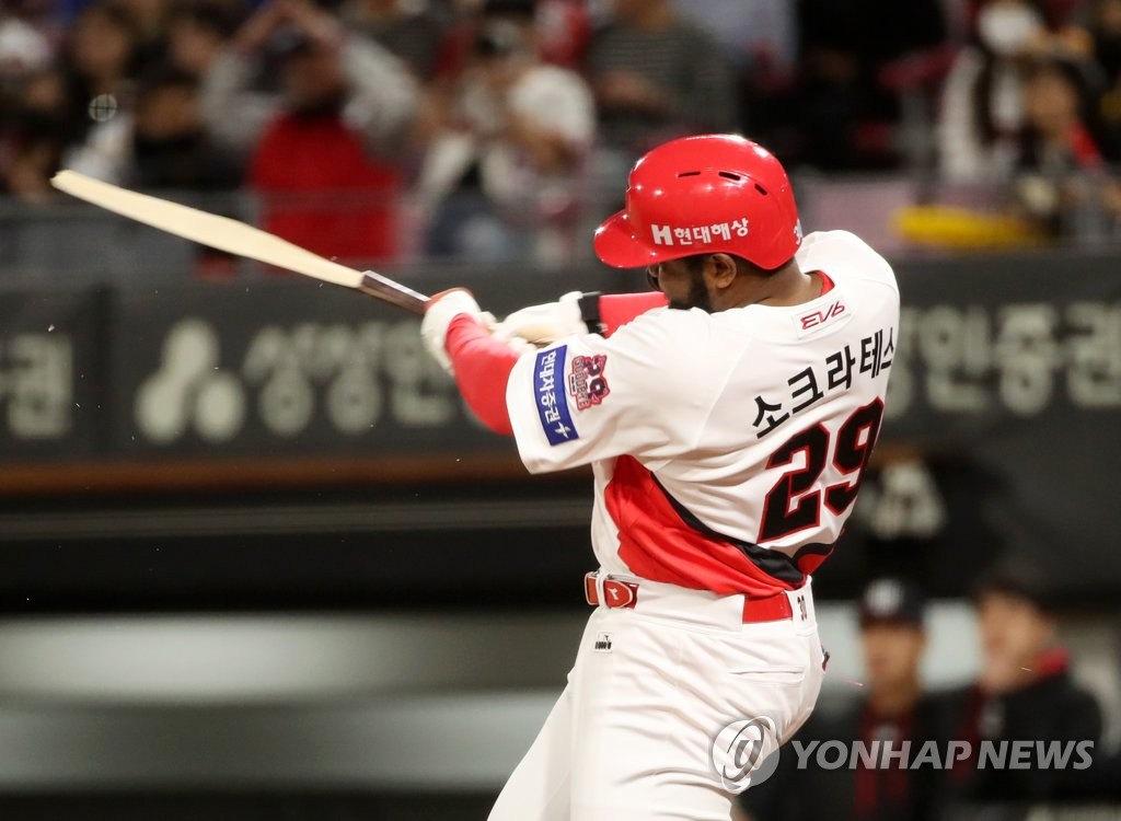 In this file photo from Oct. 7, 2022, Socrates Brito of the Kia Tigers hits an RBI single against the KT Wiz during the bottom of the fifth inning of a Korea Baseball Organization regular season game at Gwangju-Kia Champions Field in Gwangju, 270 kilometers south of Seoul. (Yonhap)