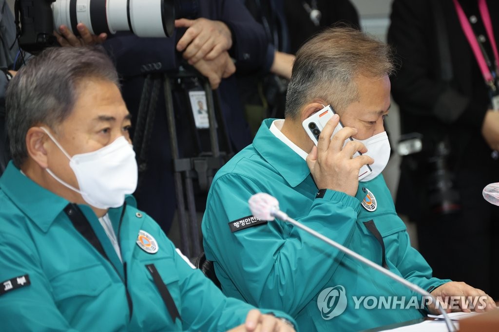 이상민 장관, '이태원 압사 참사' 관련 중대본 회의 참석