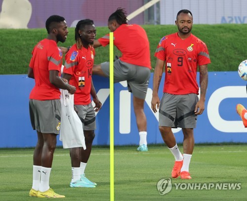 훈련하는 조던 아유와 이냐키 윌리엄스