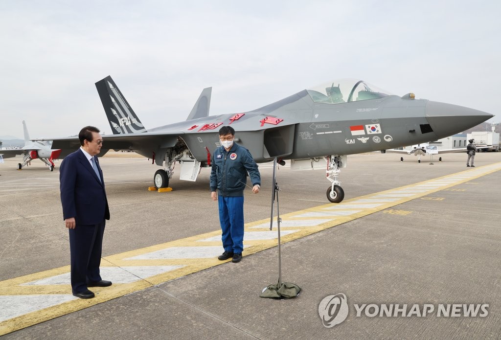 Yoon inspects KF-21 fighter jet Yoon inspects KF-21 fighter jet