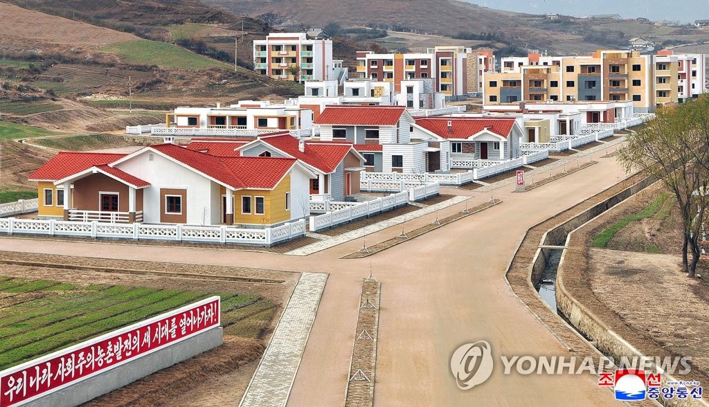 북한 함경남도 농촌에 건설된 주택
