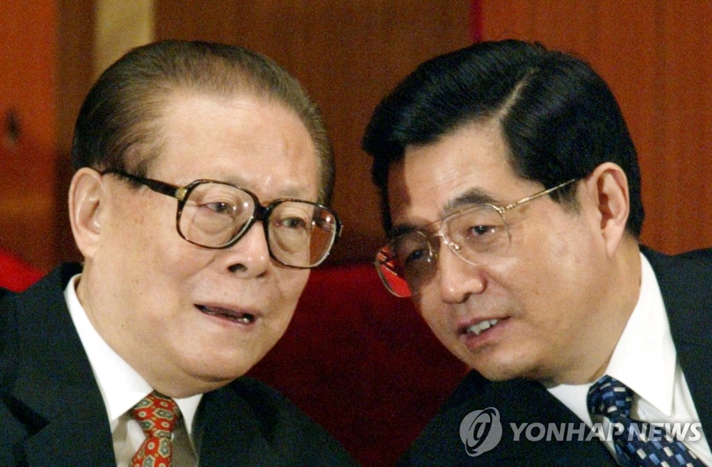 후진타오 전 국가주석과 대화하는 故 장쩌민 전 주석