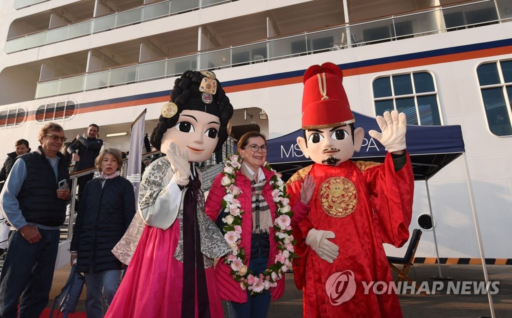 "3년 만에 온 크루즈 반가워요"