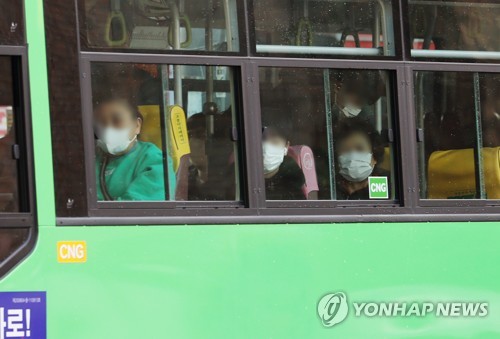 대중교통 마스크 의무 해제 첫날