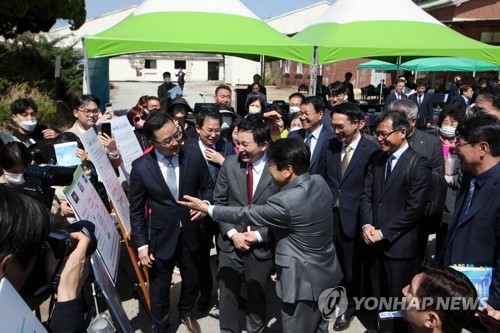 복합쇼핑몰 브리핑 받는 원희룡 장관과 강기정 광주시장