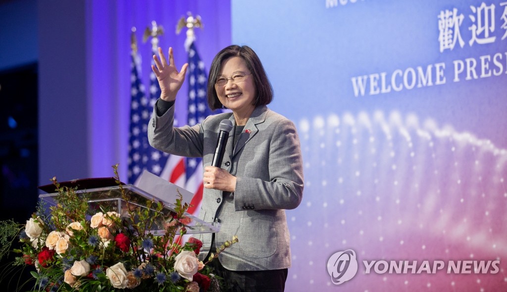美 뉴욕 행사에 참가해 손 흔드는 차이 대만 총통