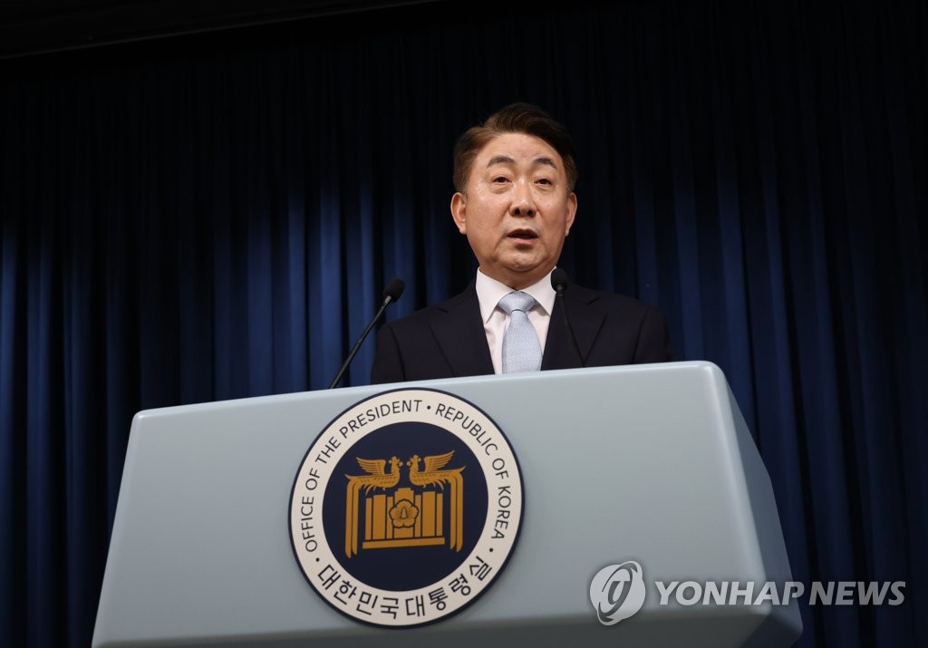 Lee Dong-kwan, the nominee for chief of the Korea Communications Commission, speaks to reporters at the presidential office in Seoul on July 28, 2023. (Yonhap)