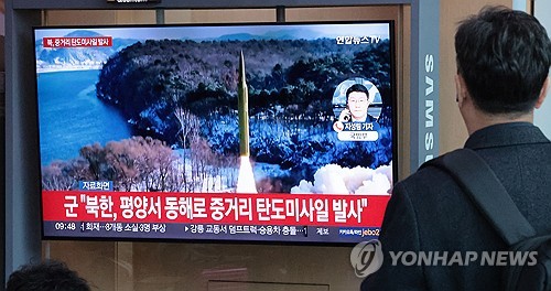 북한, 동해상으로 중거리급 탄도미사일 발사