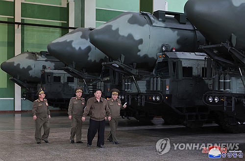 김정은, ICBM 화성-18형 발사차량 공장 방문…"핵무력 급속 강화"