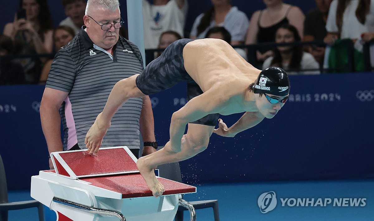 100m 자유형 예선 출발하는 황선우