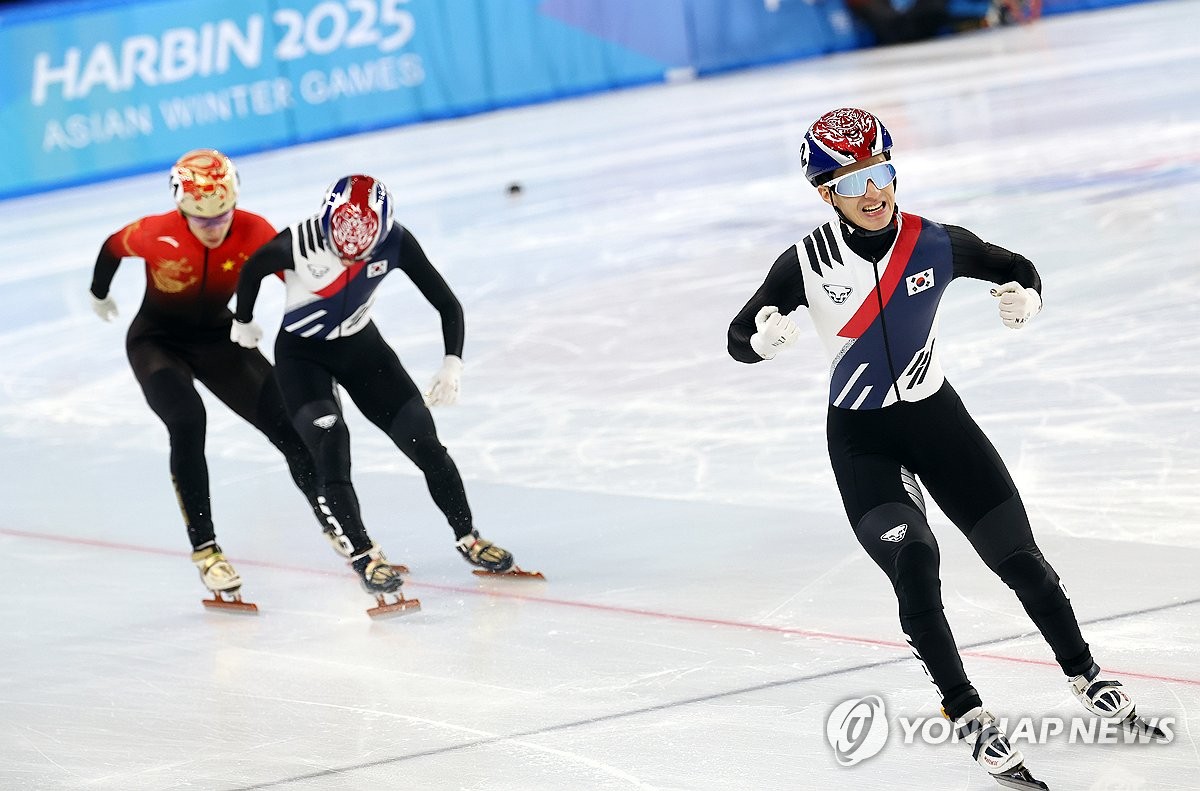 남자 1000m 금메달 획득하는 장성우