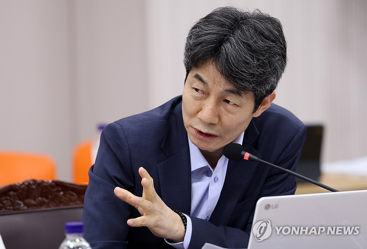 국감 질의하는 윤건영 의원
