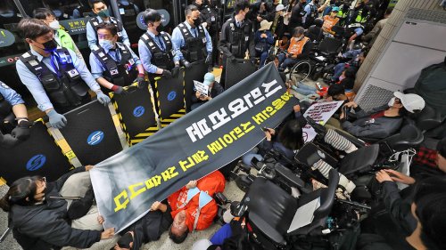 >‘장애인 권리보장 호소’…서울 한성대입구역