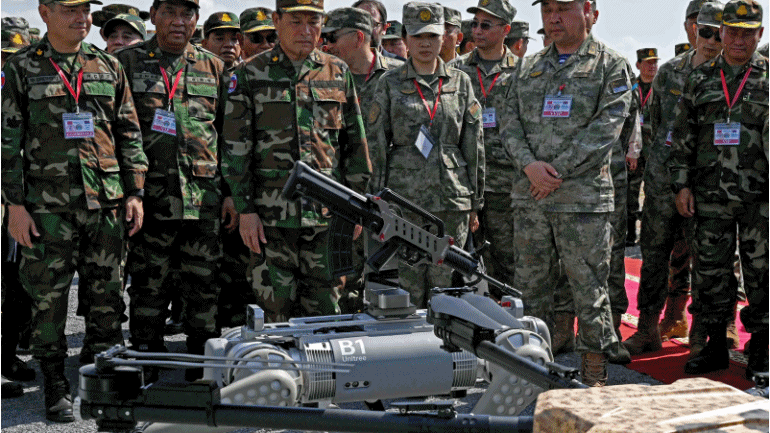 중국, 캄보디아 합동훈련서 기관총 장착 '로봇개' 공개