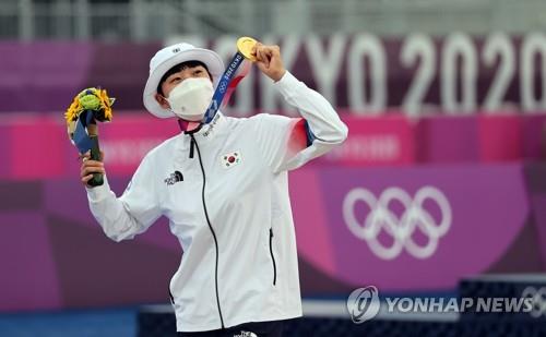 (الأولمبياد) الرئيس مون يهنئ لاعبي الجودو والمبارزة والرماية على الميدالية الأولمبية - 3