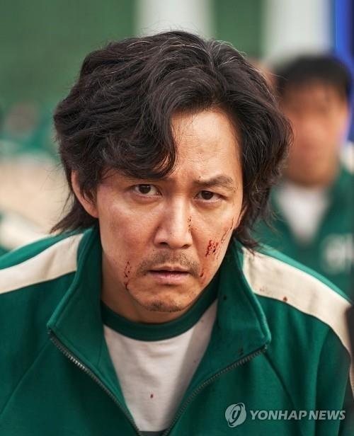 الممثل لي جونغ-جيه