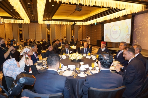(جديد)وزير الخارجية بارك جين يقيم إفطارا جماعيا لسفراء الدول الإسلامية والمهتمين بالإسلام - 5