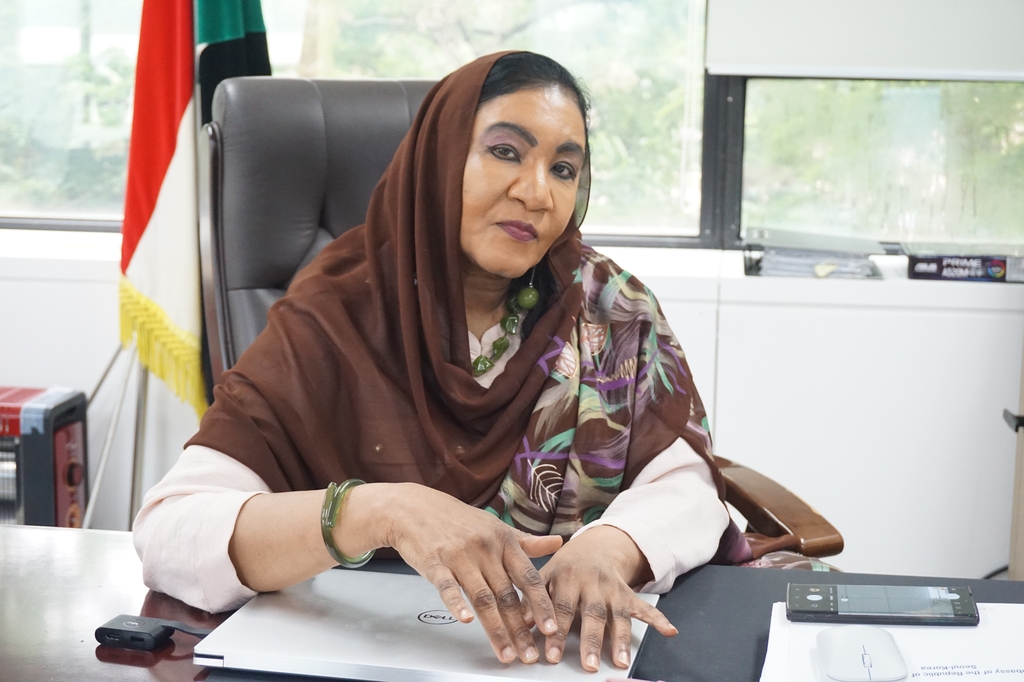 (لقاء مع سفير) : السفيرة السودانية أميرة عقارب تدعو المجتمع الدولي وكوريا لتقديم العون الإنساني للسودان - 1