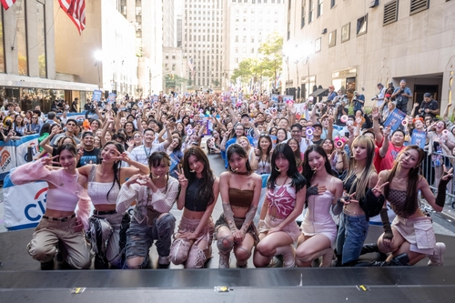 فرقة "توايس" تظهر في برنامج "إن بي سي توداي" الأمريكي كأول فرقة فتيات كورية