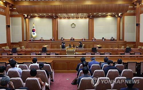 المحكمة الدستورية تلغي القانون الذي يحظر توزيع المنشورات في كوريا الشمالية