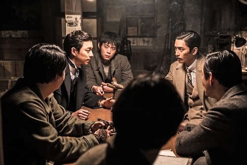 A still of "The Age of Shadows" (Yonhap)