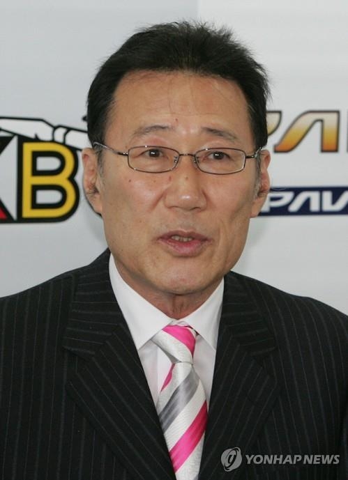 This file photo, dated May 2006, shows renowned baseball commentator Ha Il-sung speaking during a press conference at the headquarters of the Korea Baseball Organization in Seoul to mark his election as the organization's secretary general. Ha, 67, was found dead in his office in Seoul on Sept. 8, 2016. (Yonhap)