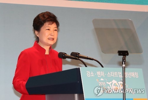 (2nd LD) Park voices frustration at resistance to labor reform