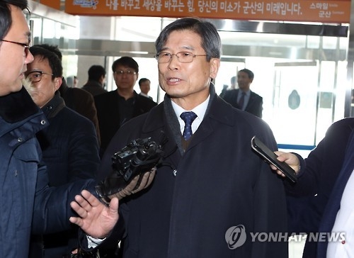 Choi Kil-seon, chairman of Hyundai Heavy Industries, meets reporters in Gunsan, southwest South Korea, on Jan. 20, 2017. (Yonhap)