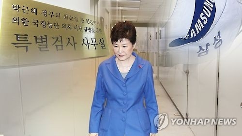 This image, provided by Yonhap News TV, shows President Park Geun-hye and the office of Independent Counsel Park Young-soo in Seoul. (Yonhap)