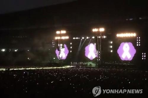 British band Coldplay honors Sewol tragedy victims in Seoul concert