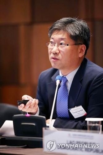 This photo, provided by the Ministry of Land, Infrastructure and Transport on June 1, 2017, shows Kim Young-tae, who was elected the secretary-general of the International Transport Forum at the OECD. (Yonhap)